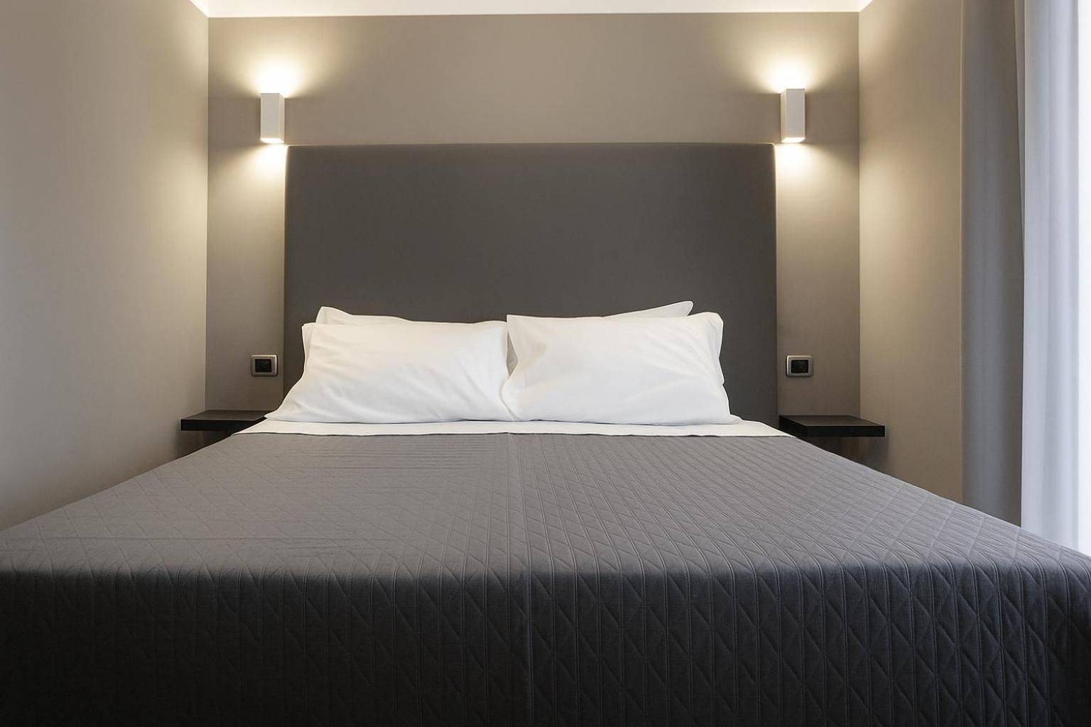 Piazza Carita 4* Naples