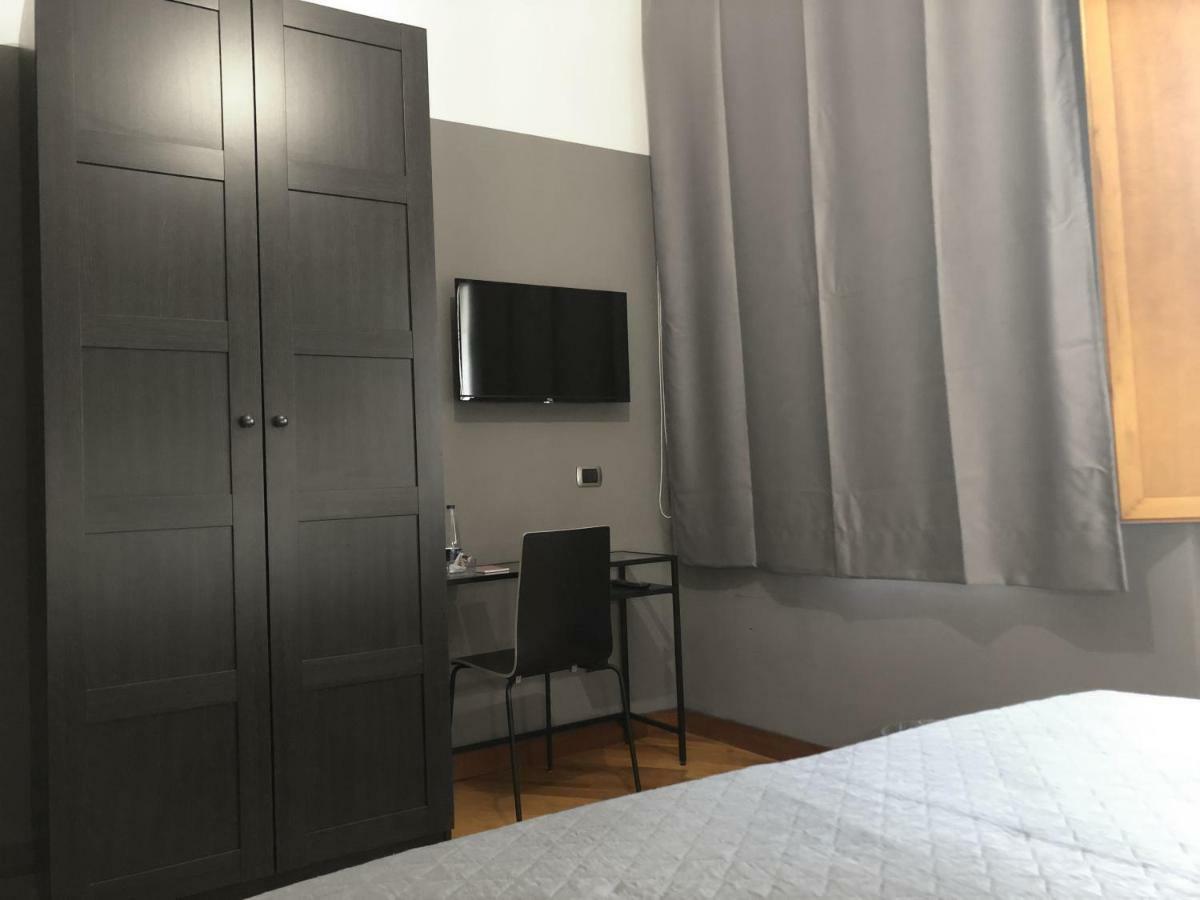 Piazza Carità 4*